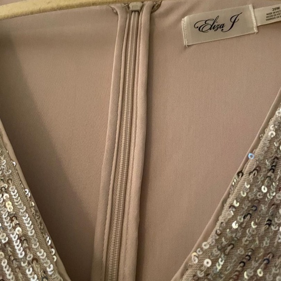 Eliza J 20W Silver shimmer sequin cocktail dress with blouson sleeve - Picture 4 of 4